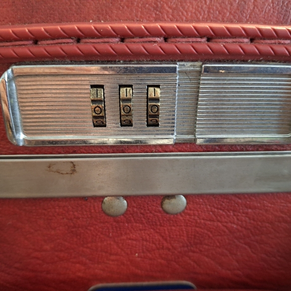 Vintage American Tourister Escort Red Luggage Set - Picture 10 of 16